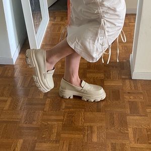 Alohas Trailblazer Loafers (Size 8)